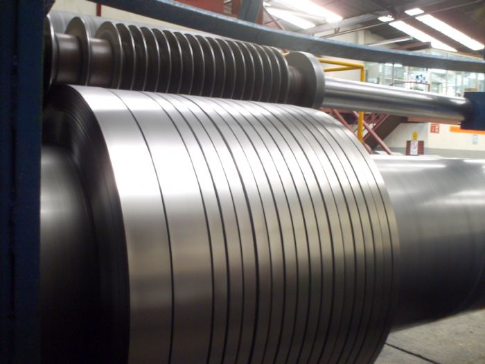 LAMINA DE ACERO AL CARBON CORTADA EN CINTA SLITTER